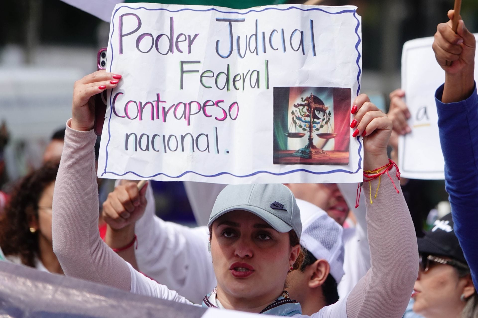 Protesta por la reforma al Poder Judicial en Paseo de la Reforma