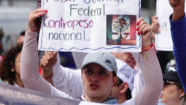 Protesta por la reforma al Poder Judicial en Paseo de la Reforma