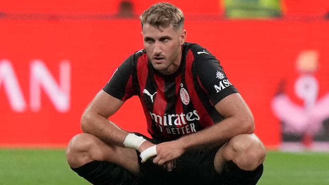 ¿Se va del AC Milan? Agente de Santi Giménez por fin habla sobre el futuro del mexicano