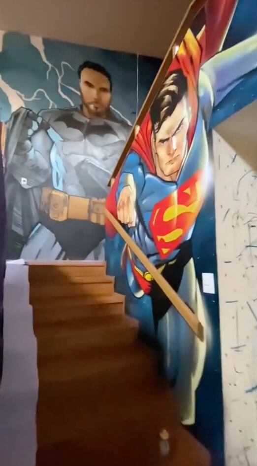 Eduardo Yáñez decora su casa con temática de superhéroes