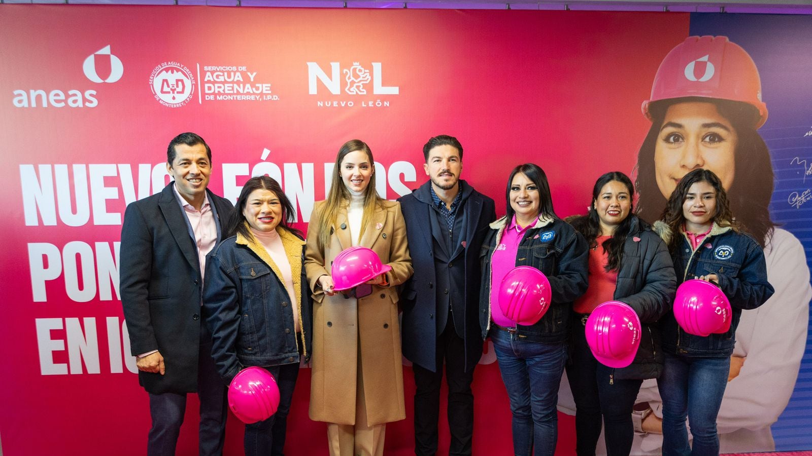 Samuel García y Mariana Rodríguez impulsan Cascos Rosas en favor de la equidad de género