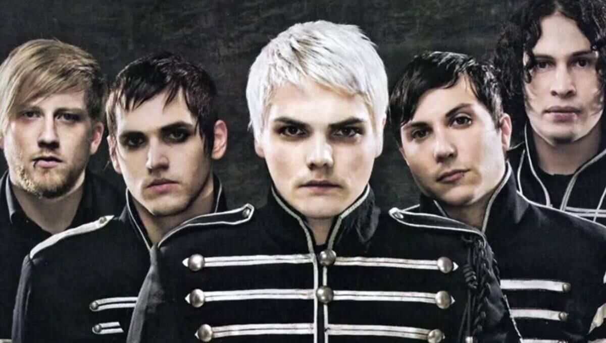 Bob Bryar en My Chemical Romance (el primero de izquierda a derecha)