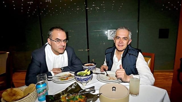 Pardinas, director de Reforma, con Mancera, ex jefe de gobierno