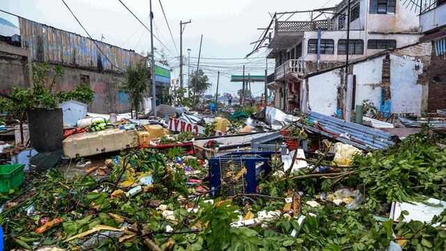 Daños provocados en calles de Acapulco por el huracán Otis