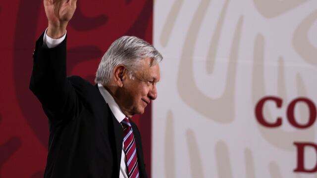 Andrés Manuel López Obrador. A favor de que termine su sexenio.