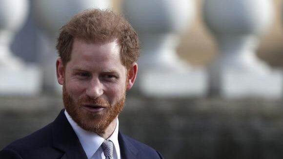 El príncipe Harry consigue su primer empleo