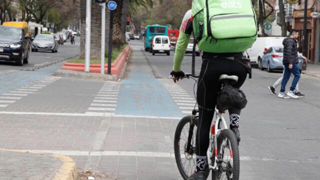 Repartidor en bicicleta.
