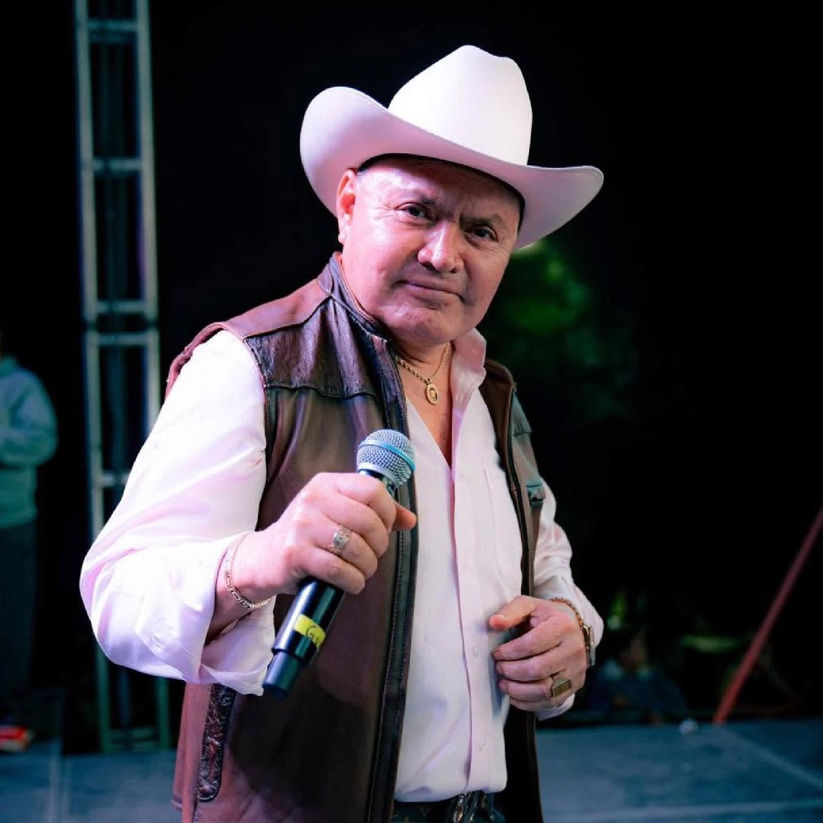 Edilberto Portillo de Beto y sus Canarios, fue atacado a balazos en Rodeo Texcoco