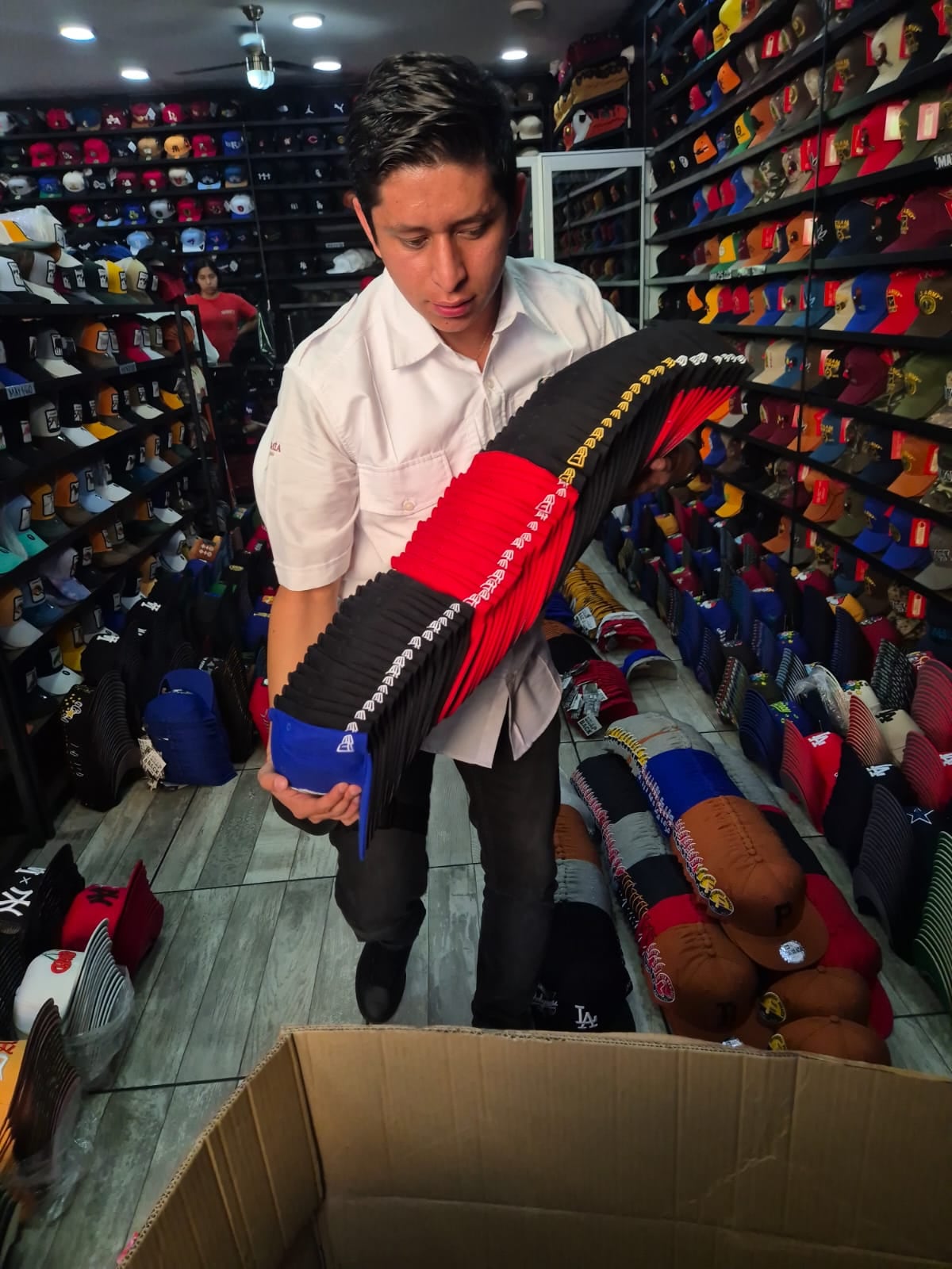 IMPI asegura 27 mil 141 productos pirata de la marca NEW ERA en Guadalajara