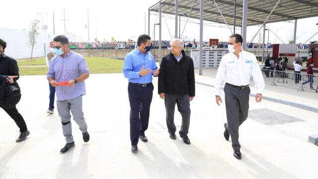 El presidente y el gobernador en Nuevo Laredo.
