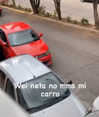 Se queja por choque frente a su casa; descubre que le pegaron a su coche