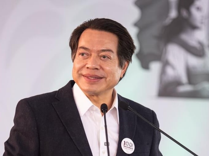 Mario Delgado celebra 100 años de la educación secundaria y destaca beca Rita Cetina para 5.6 millones de estudiantes.