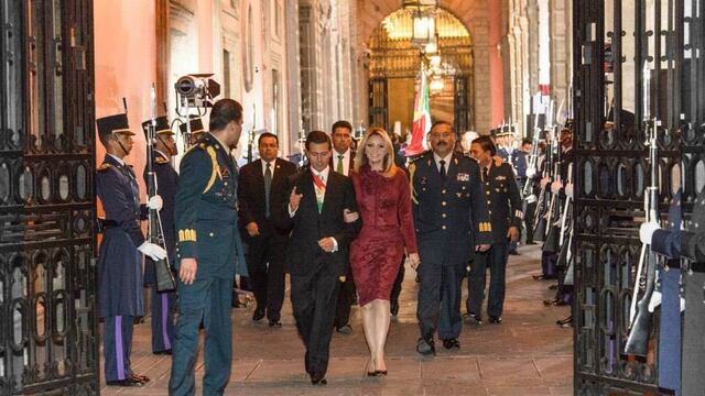 Peña Nieto acompañado de Angélica Rivera durante el mensaje con motivo del Tercer Informe de Gobierno.