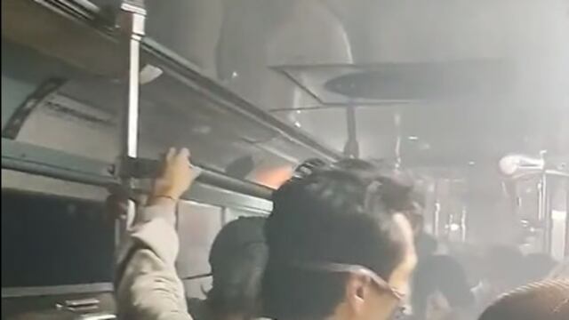 Humo dentro de tren de la Línea B del Metro