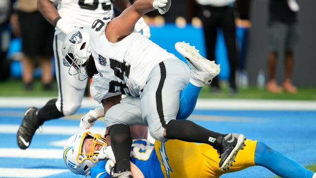 Pelea en partido de los Chargers vs Raiders de la NFL