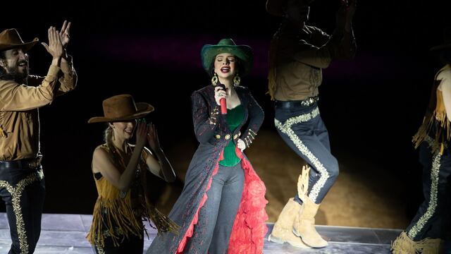 Ángela Aguilar durante su presentación en el "Jaripeo sin fronteras", en la Plaza México