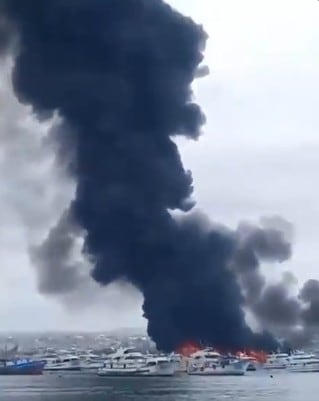 Ecuador: incendio en Manta destruye al menos 35 embarcaciones y deja heridos