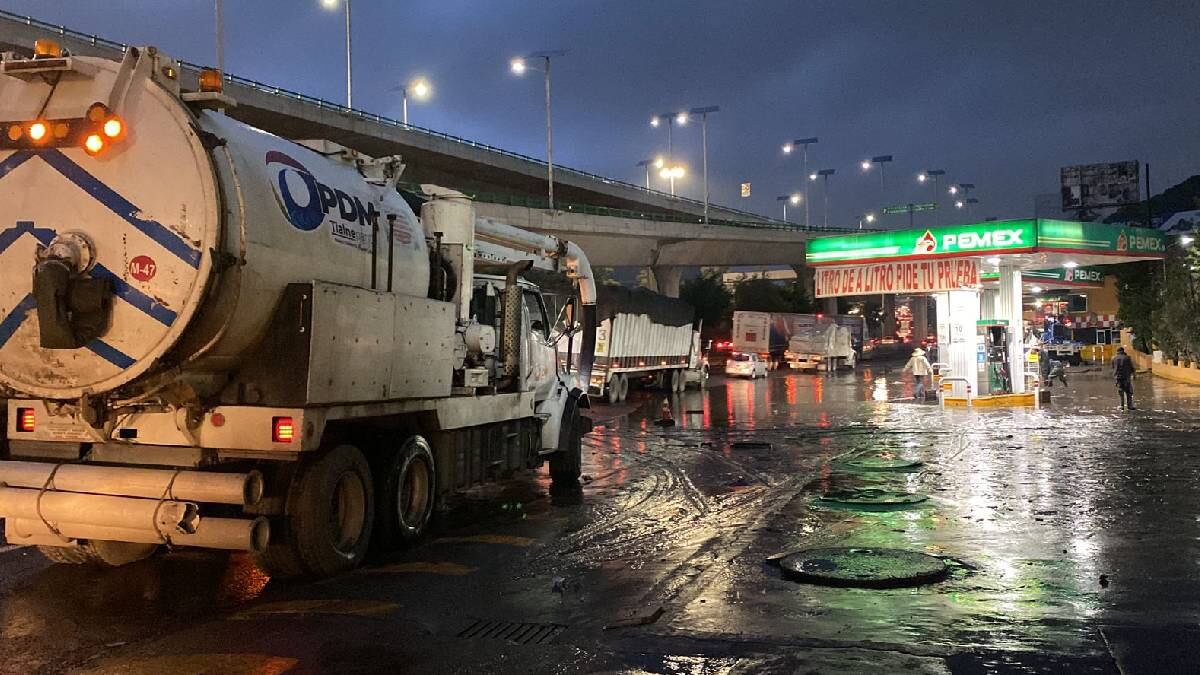 Fuertes lluvias inundan Tlalnepantla