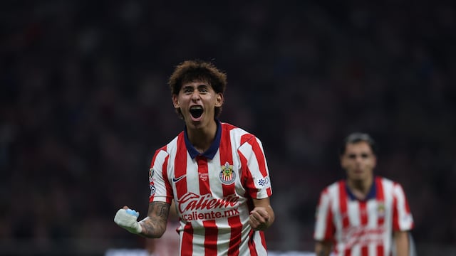 Santiago Sandoval marcó doblete en el triunfo de Chivas vs Pumas.