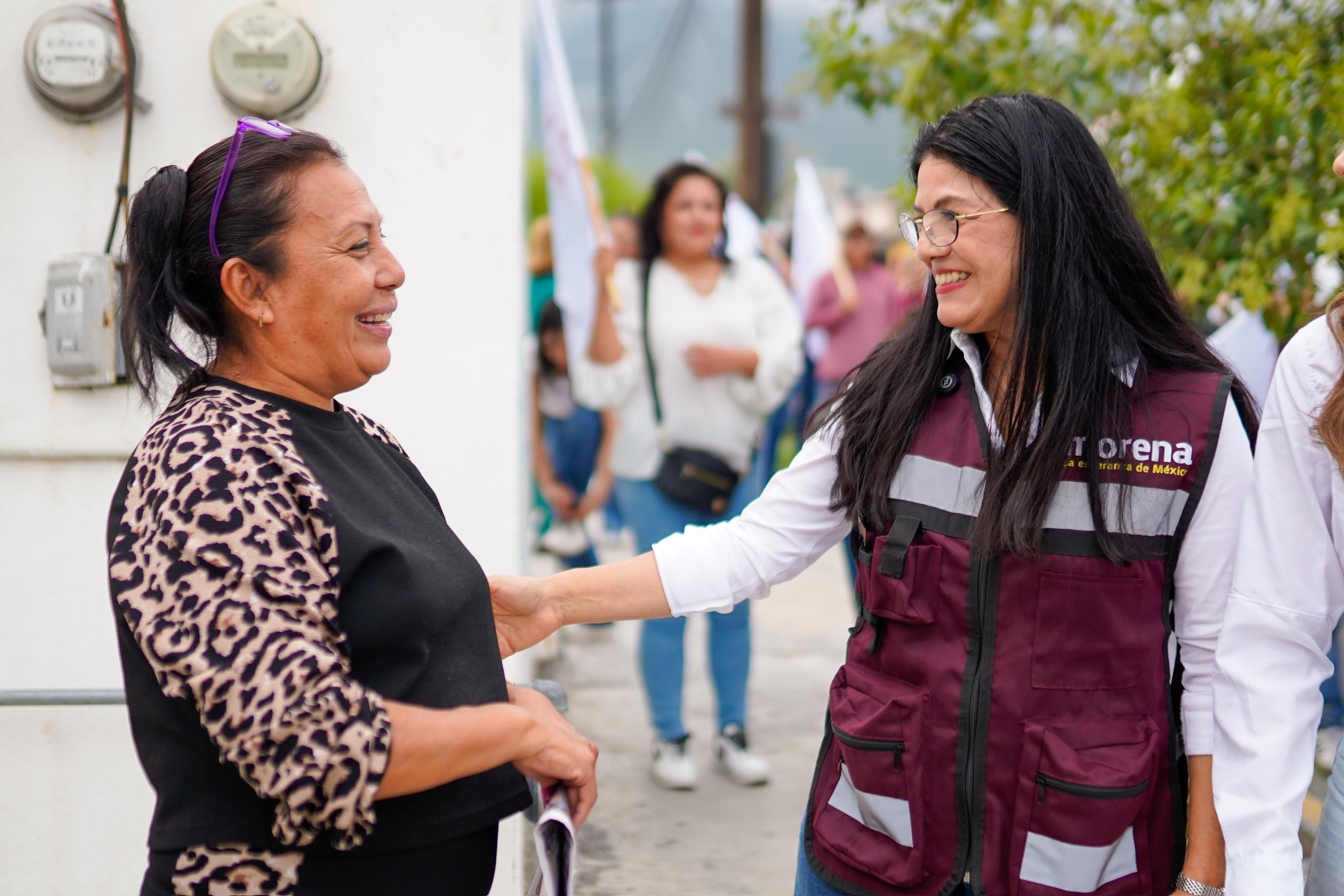 Liz Galicia suma a más de 250 simpatizantes en recorrido por Santa Catarina