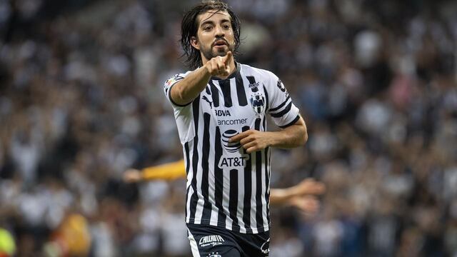 Pizarro celebrando un gol con Rayados