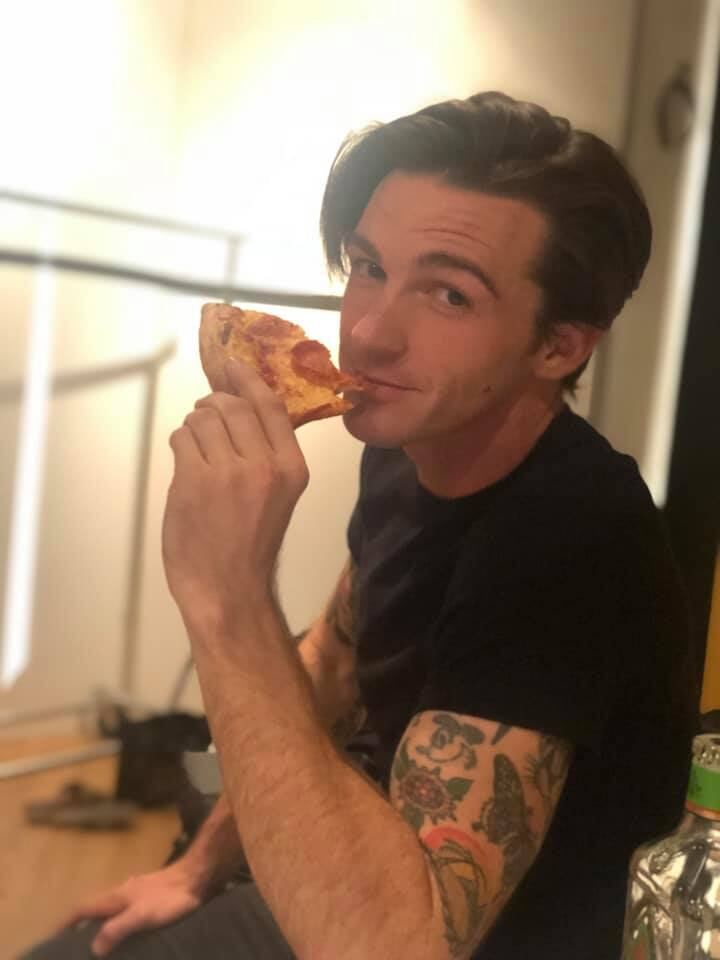 Drake Bell, cantante.