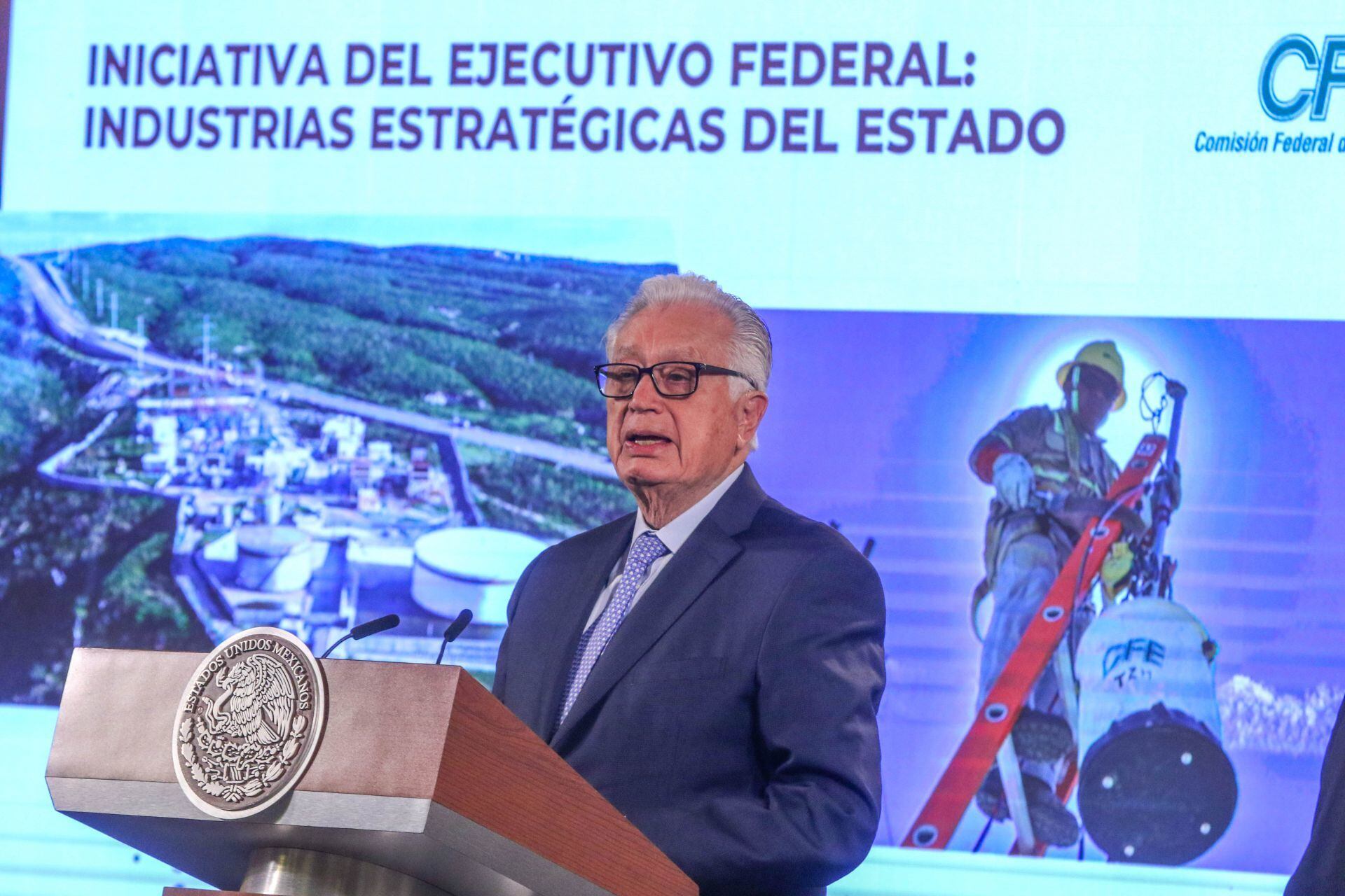 Manuel Bartlett, director de CFE