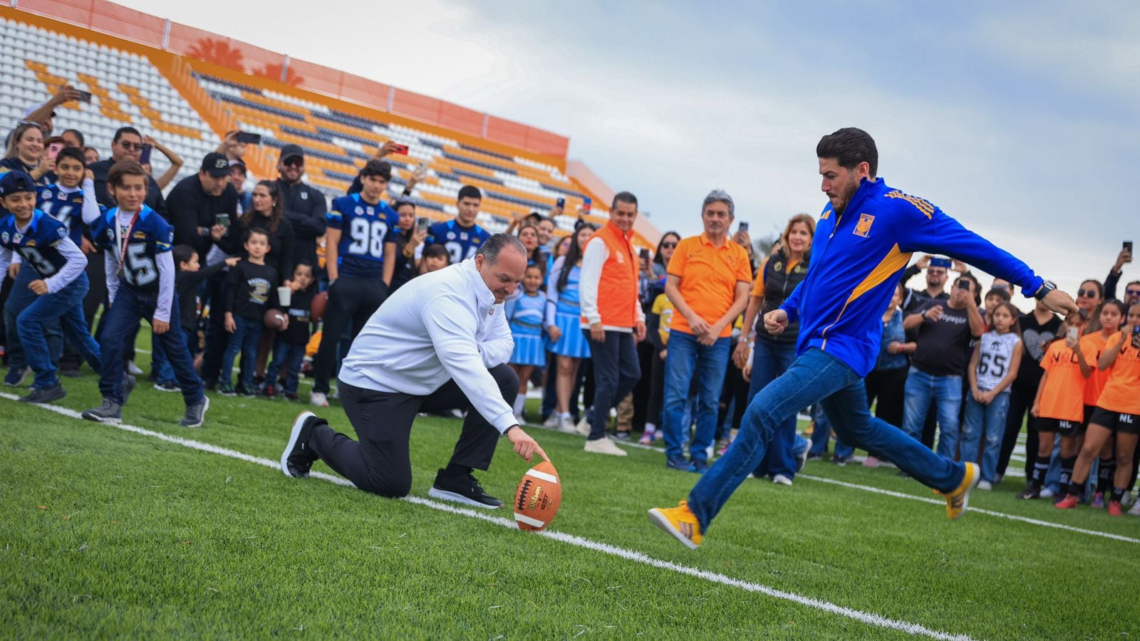 Samuel García entrega obras del Estadio Bicentenario en el Parque Niños Héroes