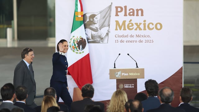 Claudia Sheinbaum, presidenta de México y el secretario de Economía, Marcelo Ebrard, llegan al Museo de Antropología para la presentación del Plan México