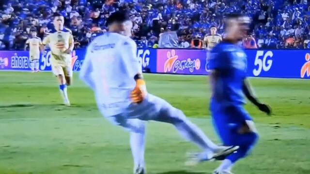 ¿Era tarjeta roja para Luis Malagón? Esto es lo que dice el reglamento