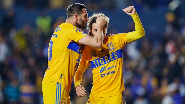 Andre-Pierre Gignac y Sebastián Córdova