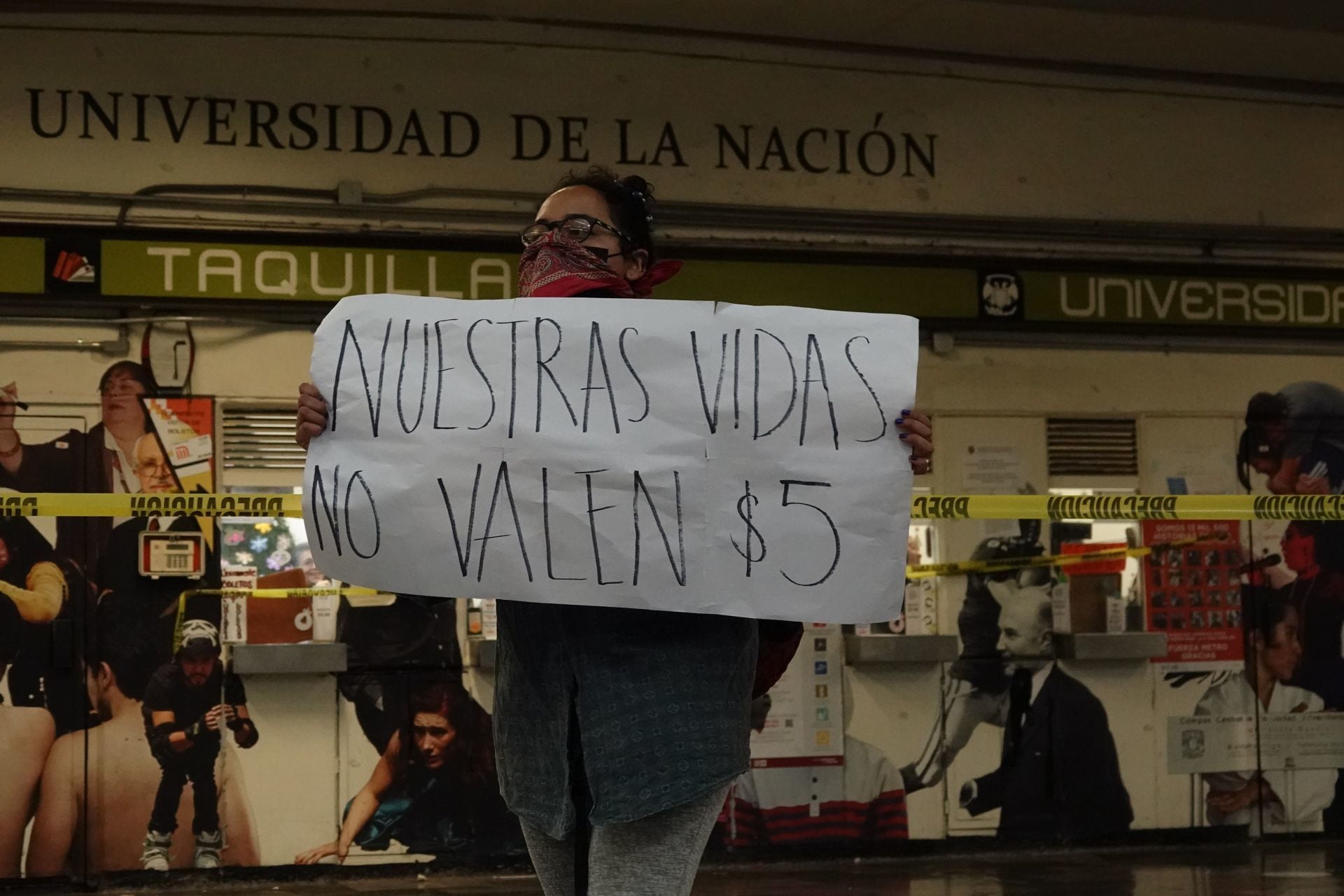 Protestan por muerte de Yaretzi Adriana Hernández en Metro Universidad