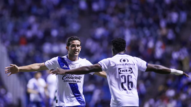 Puebla le da la vuelta a Santos y gana en el Estadio Cuauhtémoc.