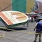 Anuncio de mercado pescaditos de Coyoacán cae y aplasta a una mujer
