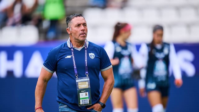 Óscar Torres deja la dirección técnica del Pachuca Femenil.