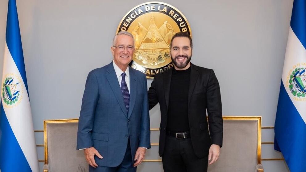 “Un verdadero capitán de barco”: Ricardo Salinas Pliego elogia a Bukele en su visita a El Salvador