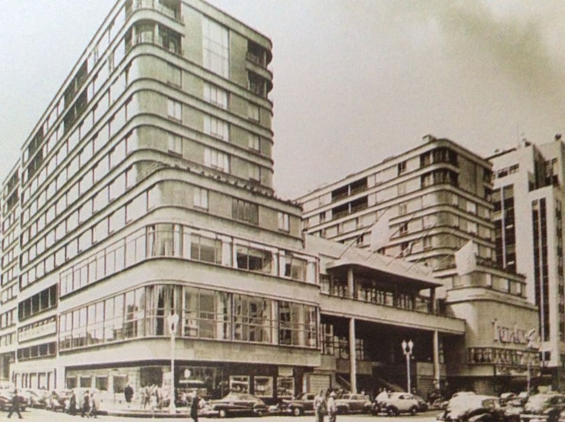Hotel Del Prado; sobre Av. Juárez entre Revillagigedo y Azueta.