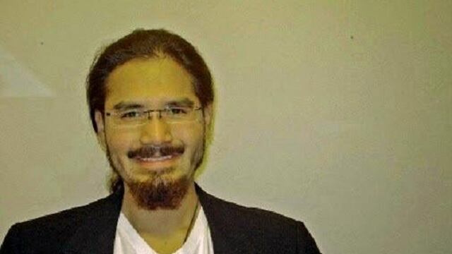 Liberan a Ernesto Aguilar, doctorante de la UNAM detenido por grabar desalojo en el Metro