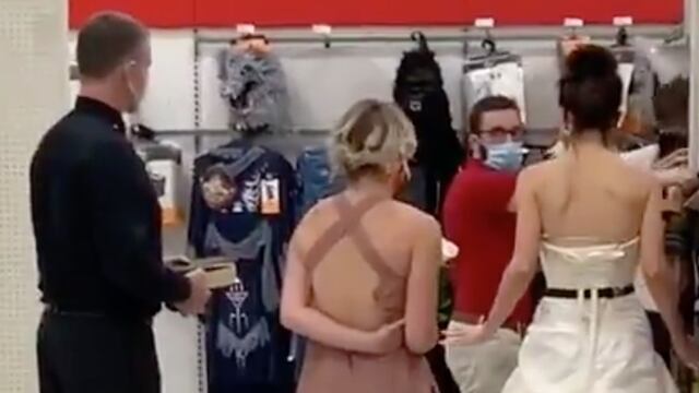 Llegó vestida de novia