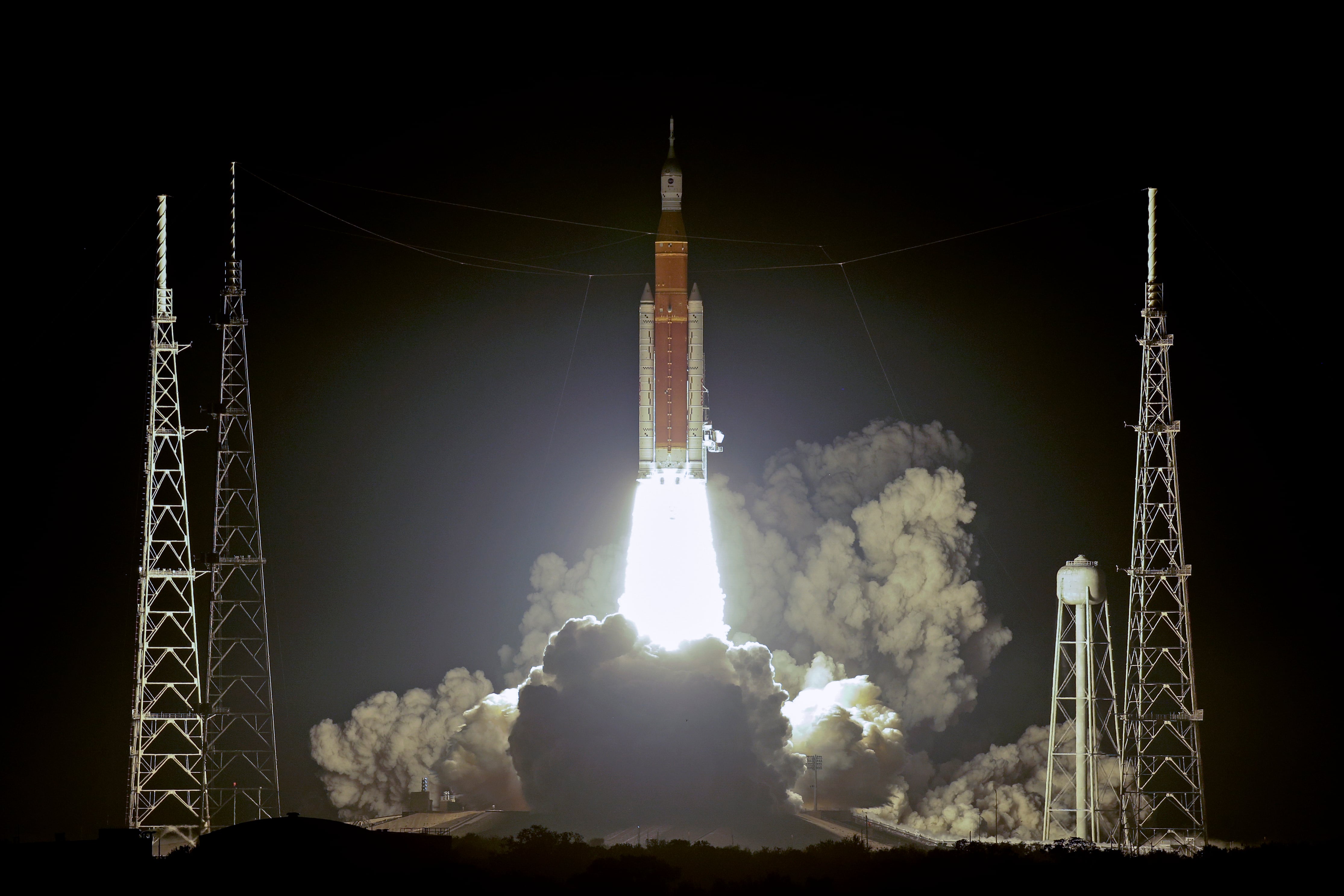 Misión Artemis 1 de la NASA lanza con éxito su megacohete tras varios intentos fallidos