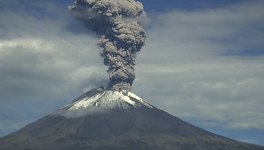Popocatépetl sorprende con caída de ceniza en Jiutepec
