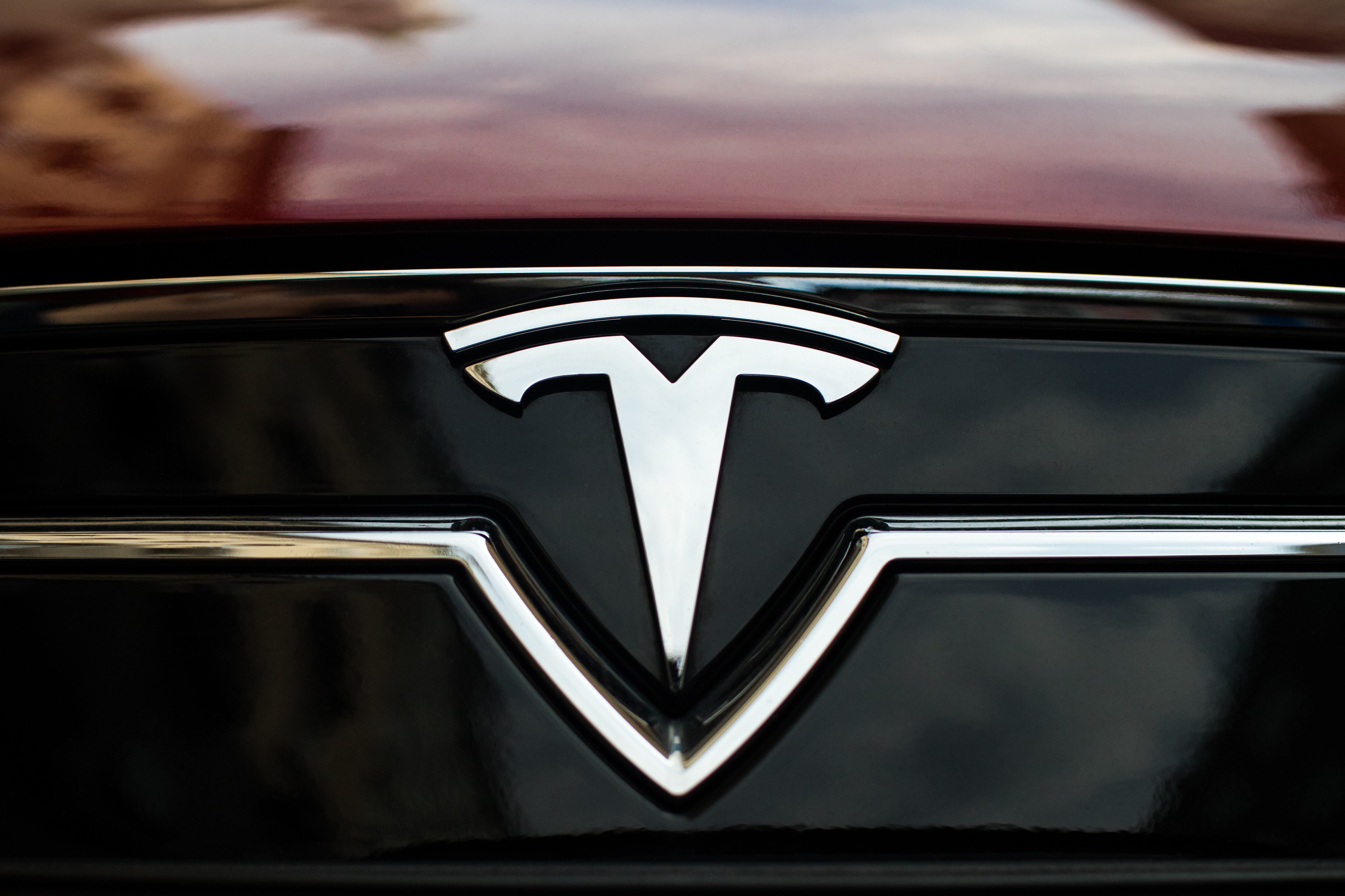 Tesla sufre golpe a inicios de 2025
