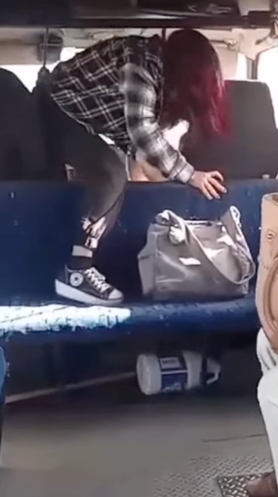 Combi de Pachuca con la puerta descompuesta