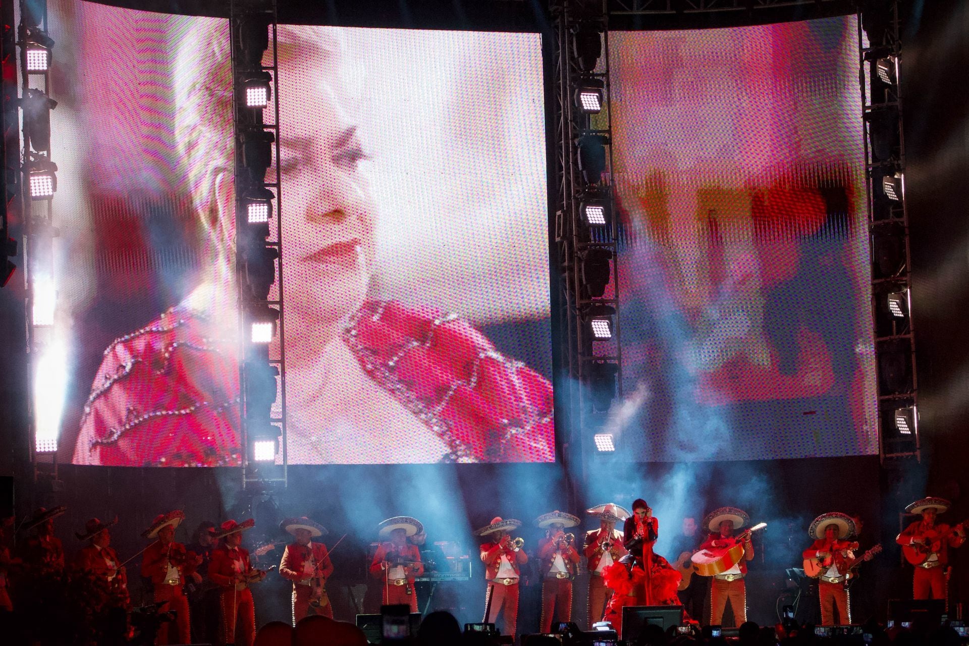 Imagen de Paquita la del Barrio durante concierto
