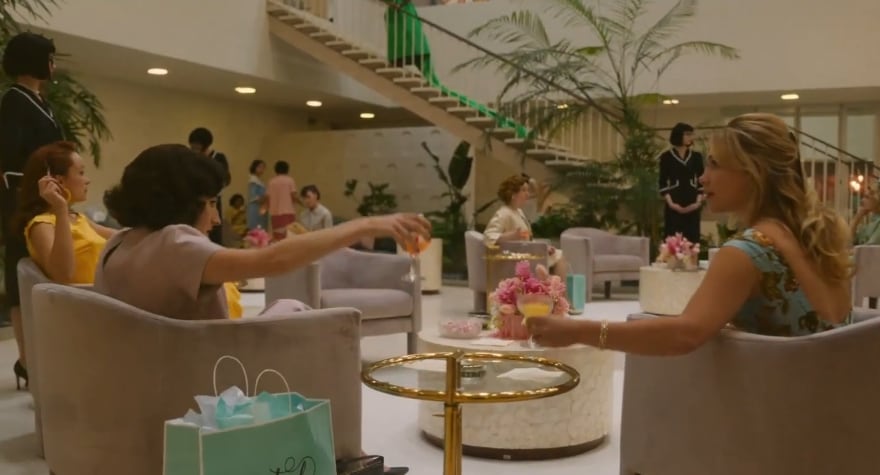 Olivia Wilde, Kate Berlant y Florence Pugh en la película: 'Don't Worry Darling'