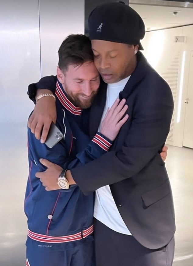 Lionel Messi y Ronaldinho (Foto: Captura)