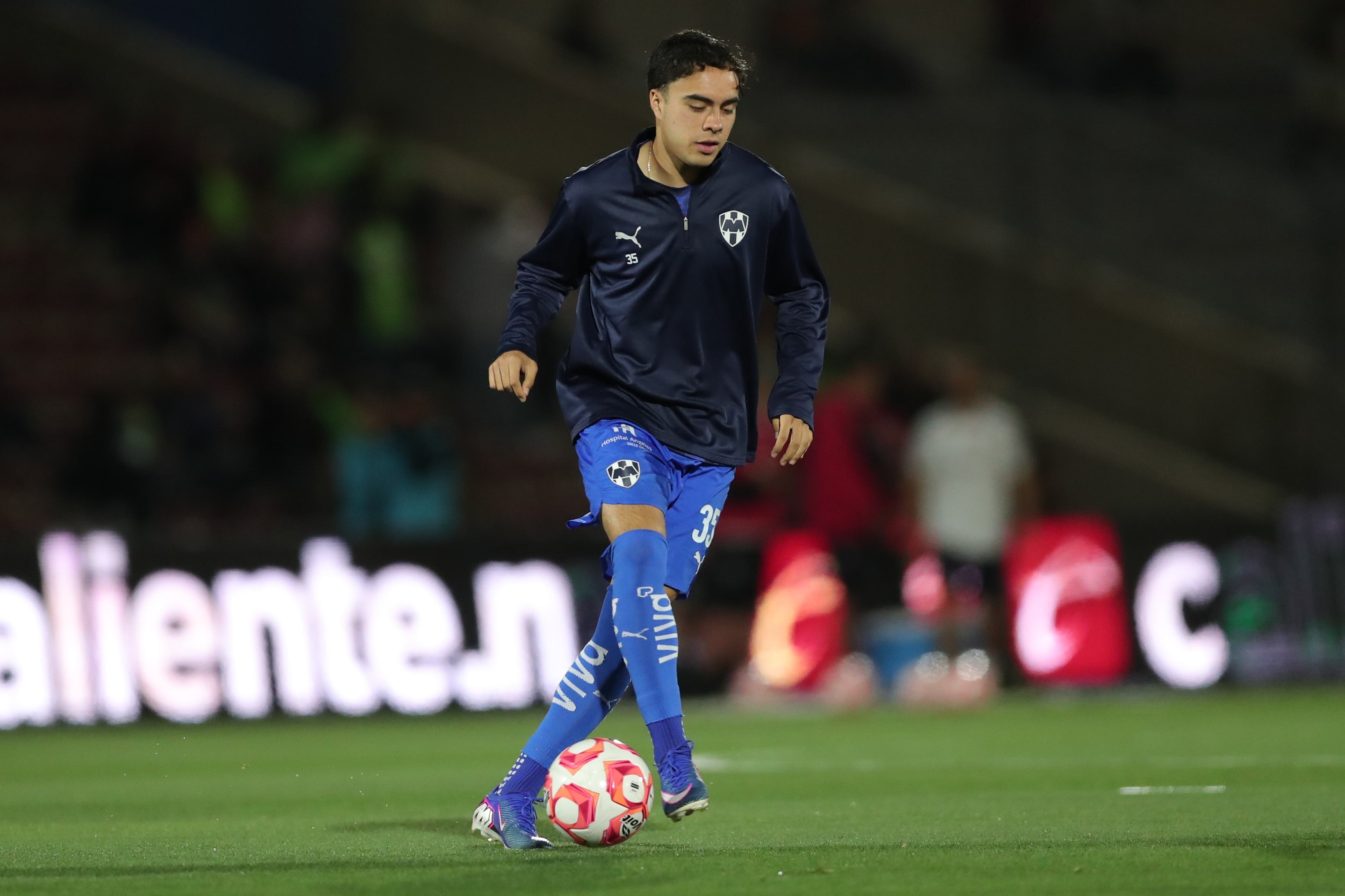 Iker Fimbres, mediocampista de Rayados