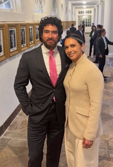 Tulsi Gabbard junto a su esposo Abraham