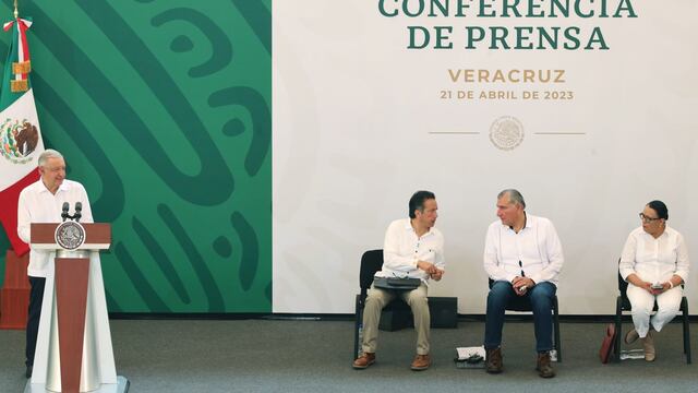 Andrés Manuel López Obrador, Cuitláhuac García, Adán Augusto López, y Rosa Icela Rodríguez, durante la mañanera en el Museo Naval México, ubicado en Veracruz.