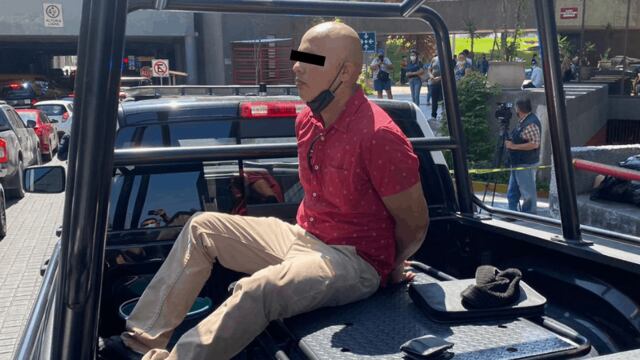 Hombre protesta con cuchillo frente a Secretaría de Salud